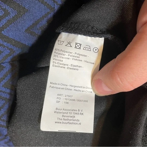 Black and Blue Yest Dress - Picture 4 of 4